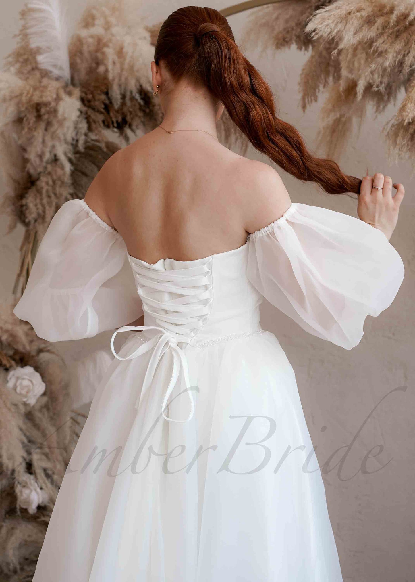 Elegant A-Line Pleated Organza Wedding Dress with Straight Neckline and Puffed Sleeves