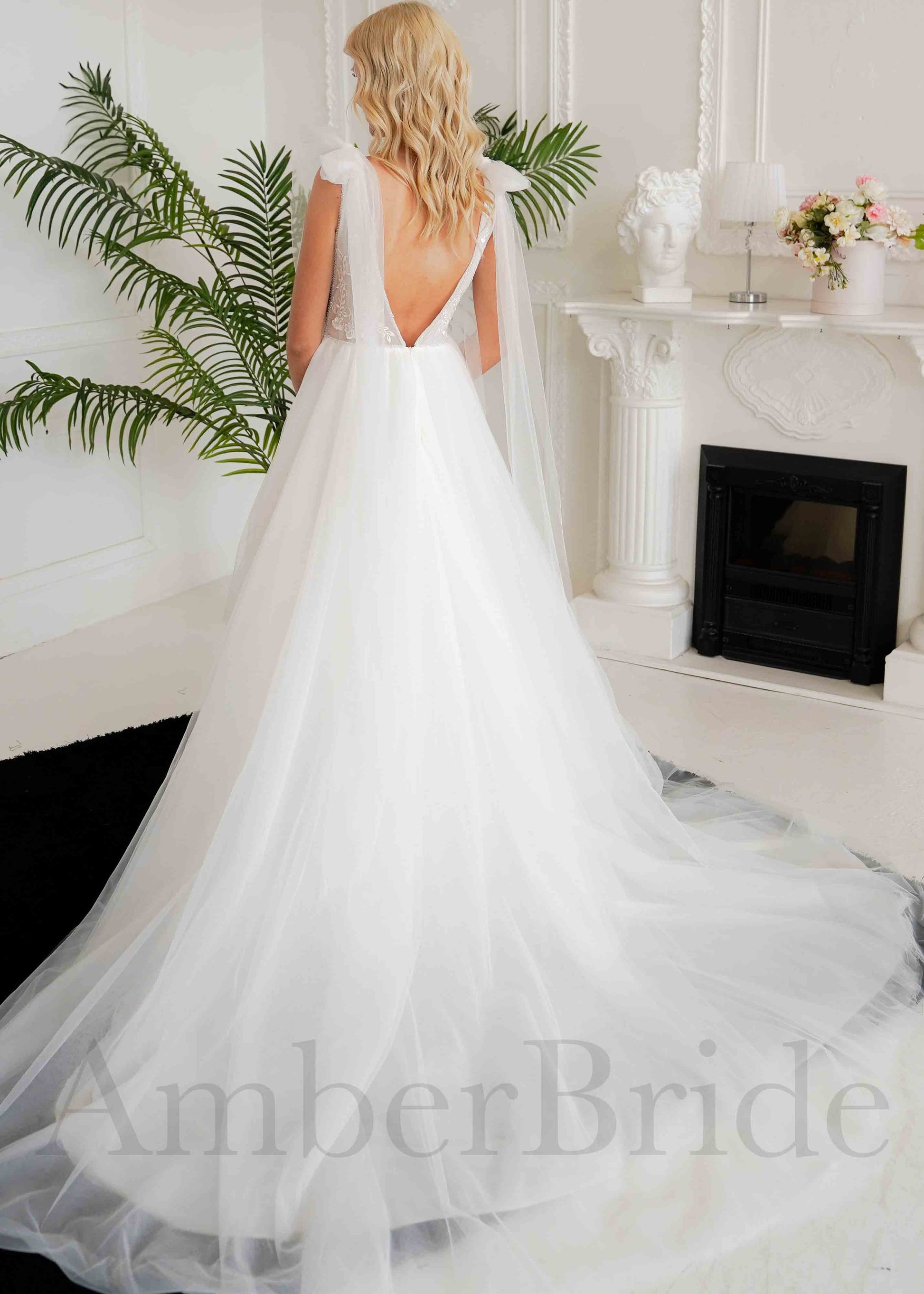 STOCK SELL-OUT: Rustic A Line Tulle Wedding Dress with Floral Lace Appliques and Backless Design