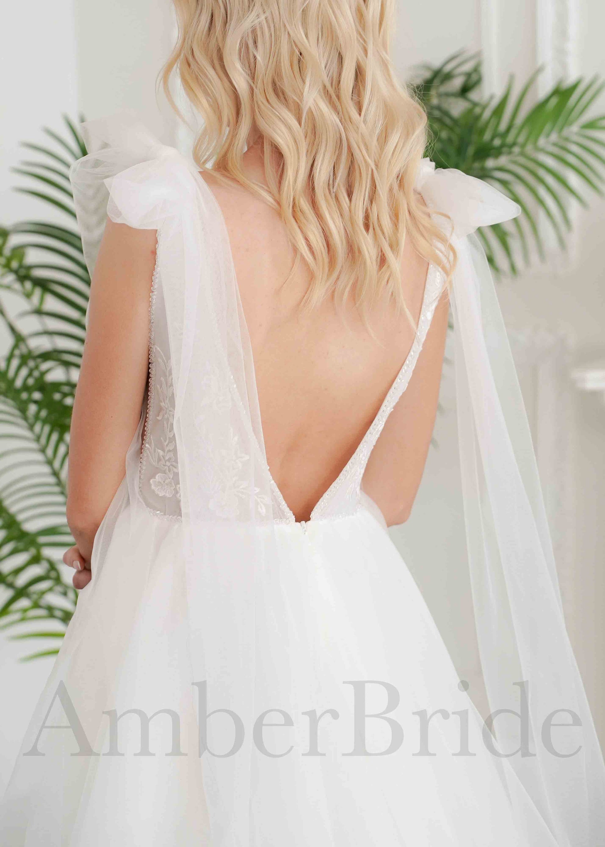 STOCK SELL-OUT: Rustic A Line Tulle Wedding Dress with Floral Lace Appliques and Backless Design
