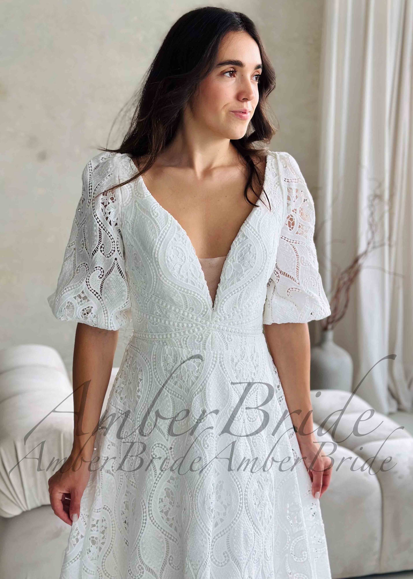 Elegant Lace A-Line Wedding Dress with Detachable Sleeves