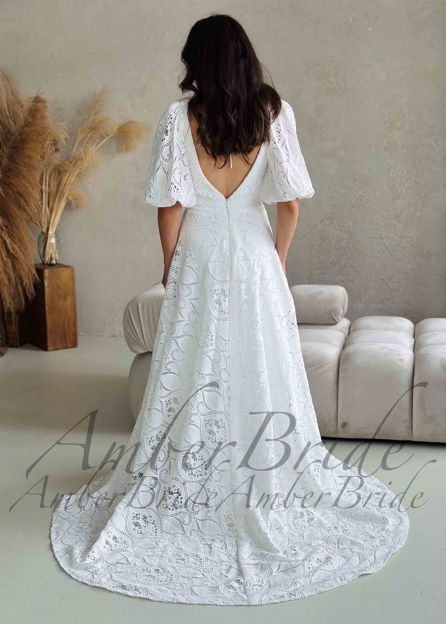 Elegant Lace A-Line Wedding Dress with Detachable Sleeves
