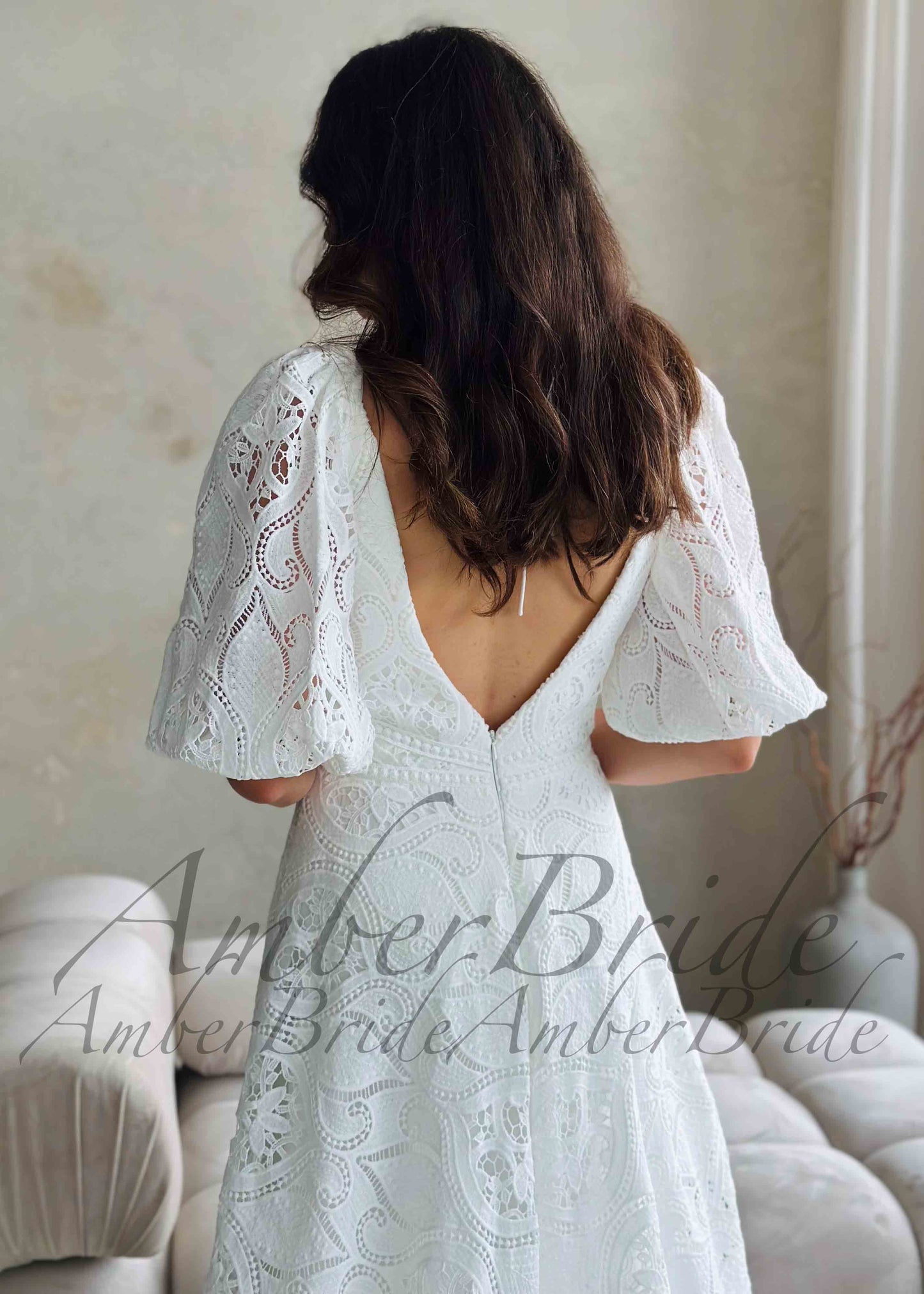 Elegant Lace A-Line Wedding Dress with Detachable Sleeves