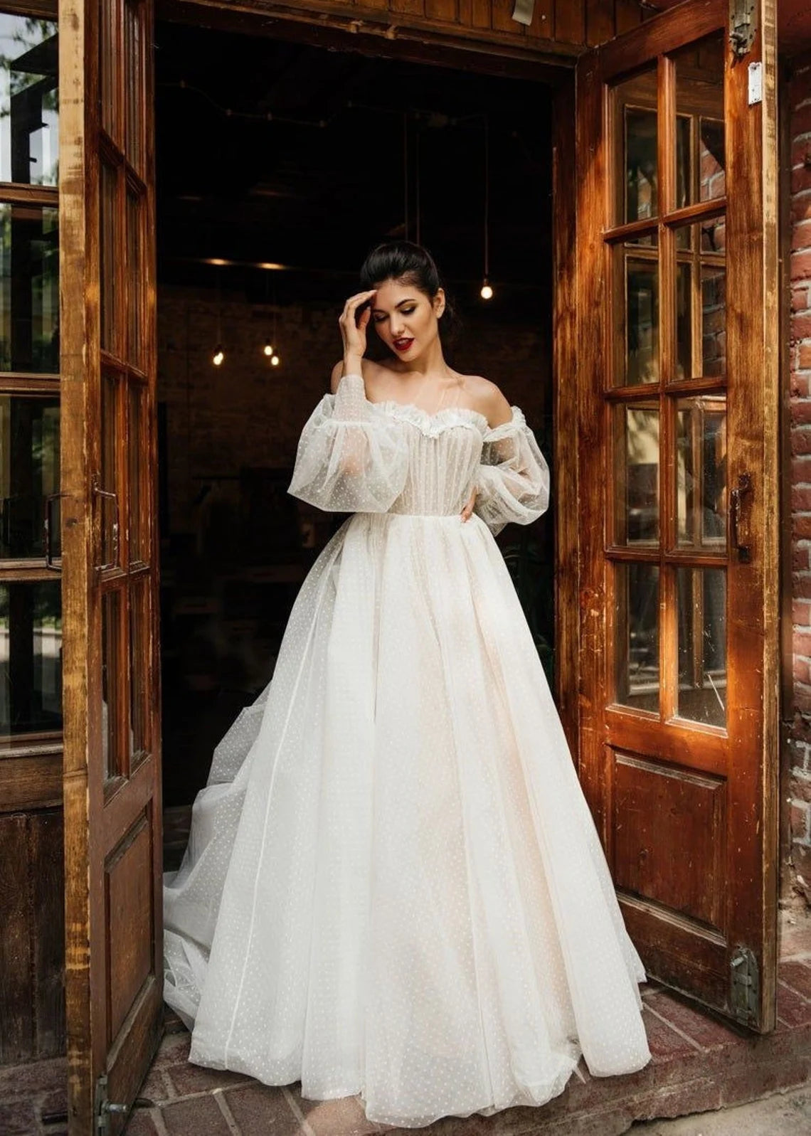 Country Style Tulle Ball Gown Wedding Dress with Flower Appliques and