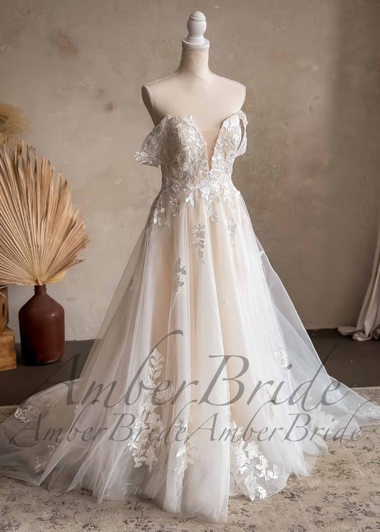Romantic Off-Shoulder Floral Lace Wedding Dress with A-Line Silhouette