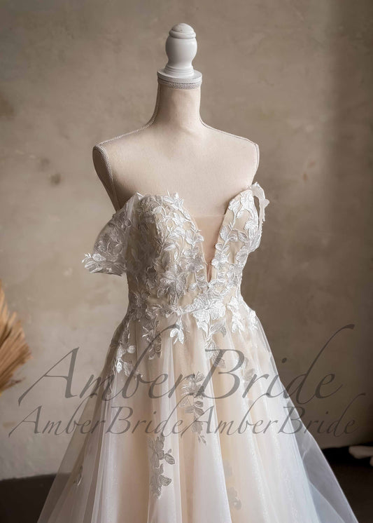Romantic Off-Shoulder Floral Lace Wedding Dress with A-Line Silhouette