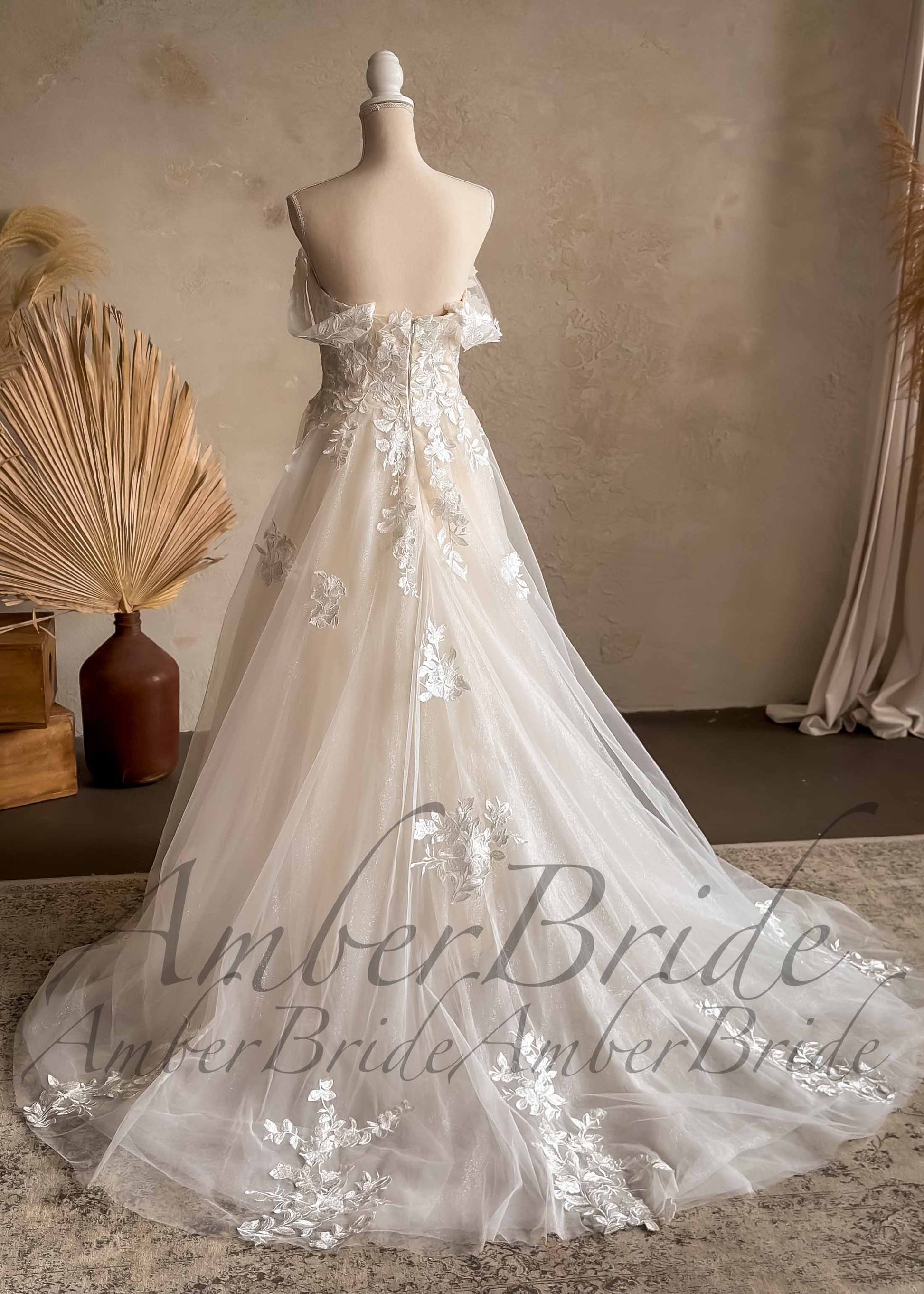 Romantic Off-Shoulder Floral Lace Wedding Dress with A-Line Silhouette