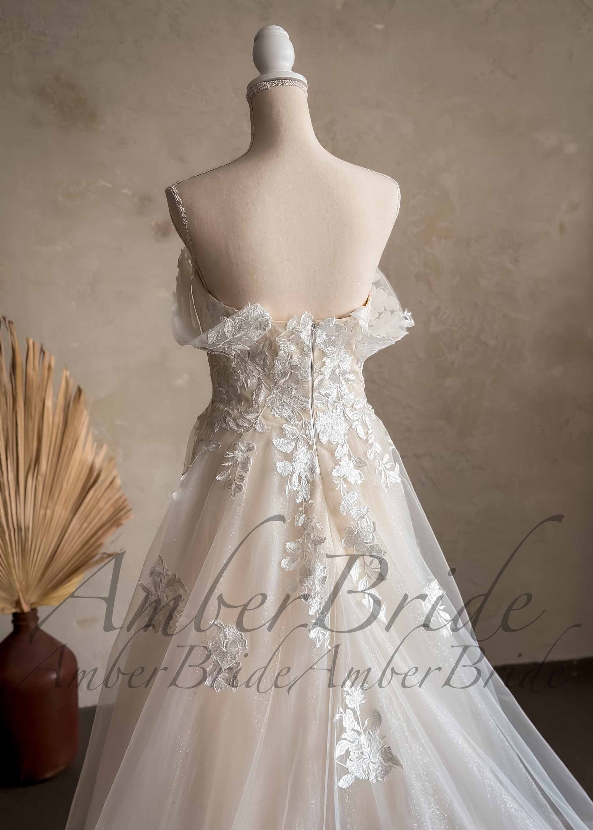 Romantic Off-Shoulder Floral Lace Wedding Dress with A-Line Silhouette