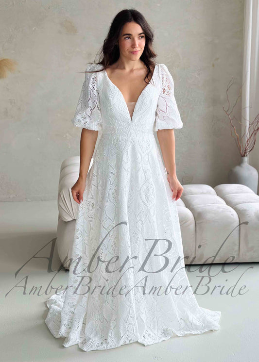Elegant Lace A-Line Wedding Dress with Detachable Sleeves