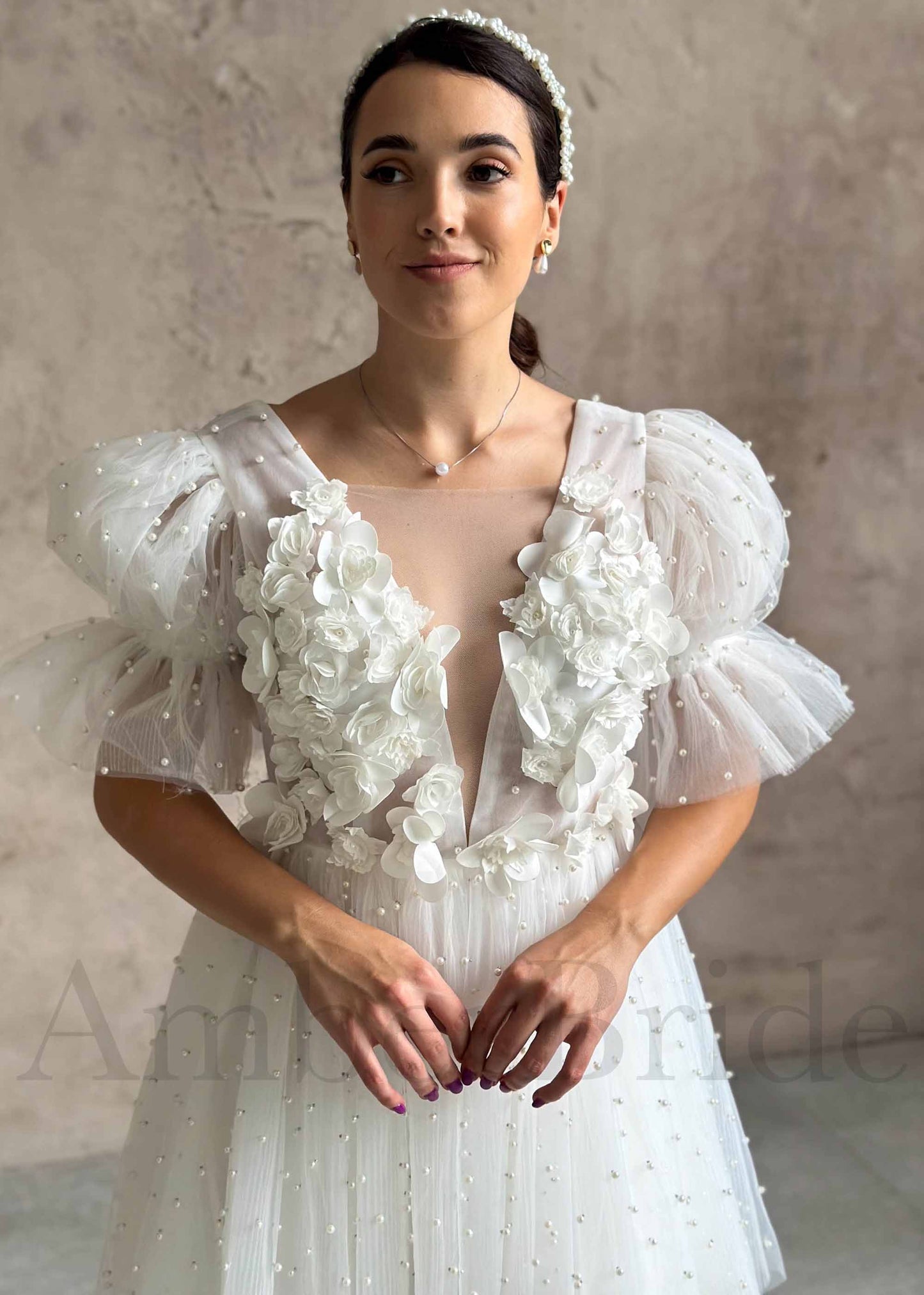 Knee-Length Backless Tulle Dress with 3D Flower Appliques and Artificial Pearls