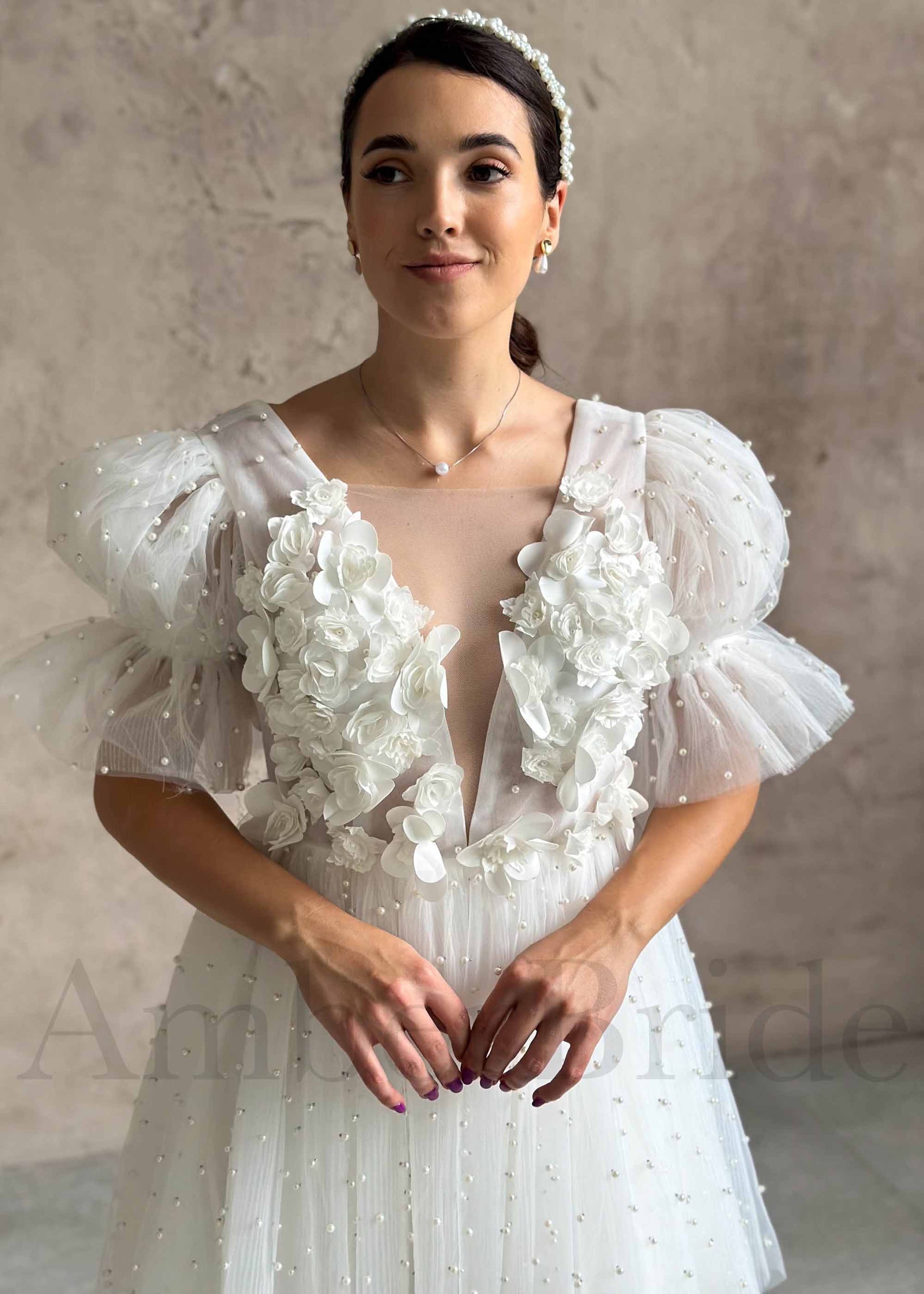 Knee-Length Backless Tulle Dress with 3D Flower Appliques and Artificial Pearls