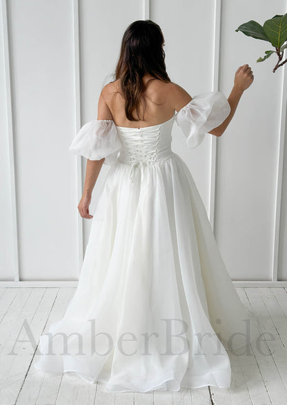 Elegant A-Line Pleated Organza Wedding Dress with Straight Neckline and Puffed Sleeves