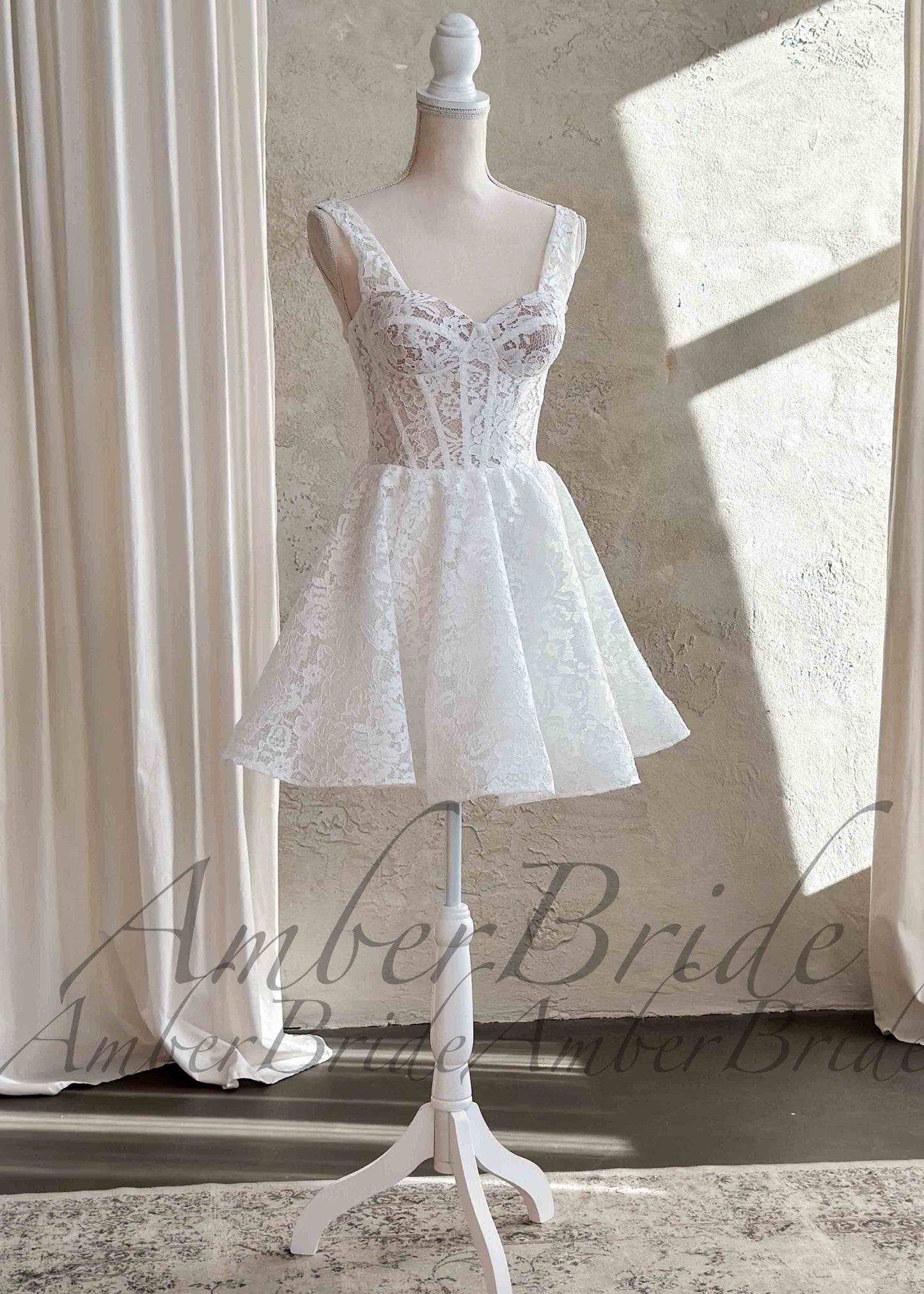 Knee-Length Lace Wedding Reception Dress with Sweetheart Neckline