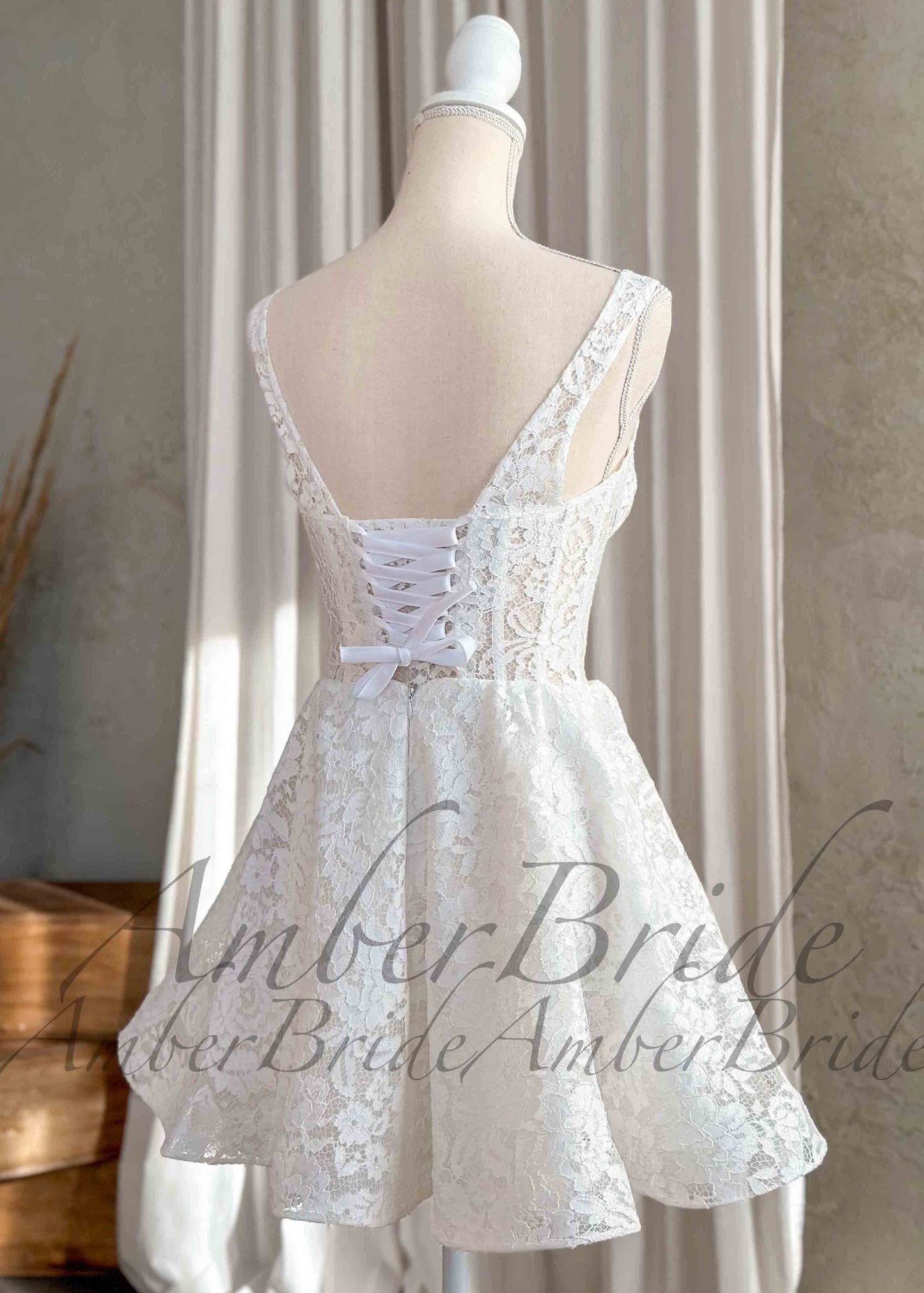 Knee-Length Lace Wedding Reception Dress with Sweetheart Neckline