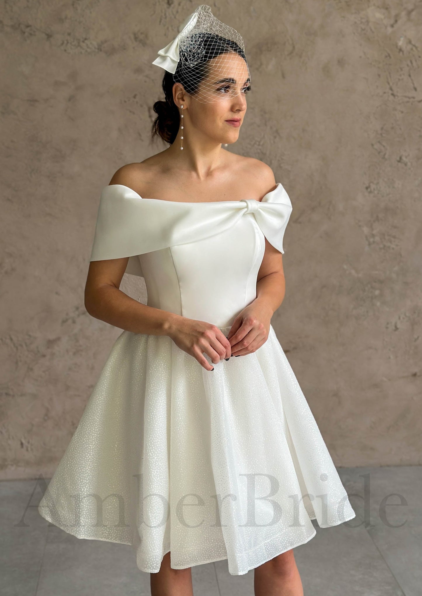 Elegant Knee-Length Wedding Dress with Off-the-Shoulder Design