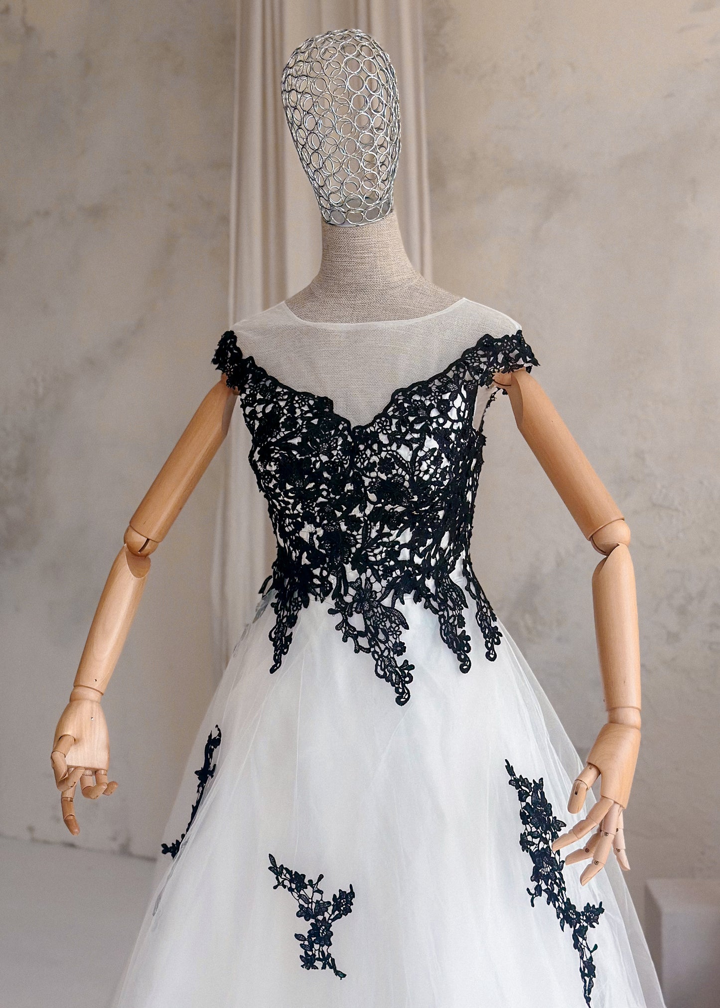 Black Lace Wedding Dress, A-Line Tulle Gothic Bridal Gown with Cap Sleeves and Long Train